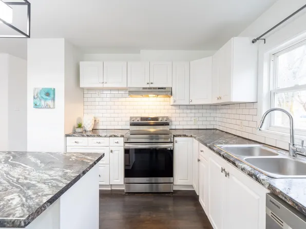 5447 Rector St, Halifax, NS B3K 2N7