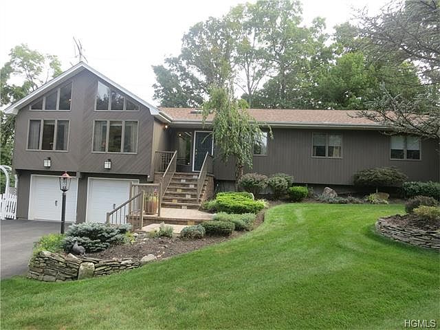 1st image of 10 Emerald Dr
