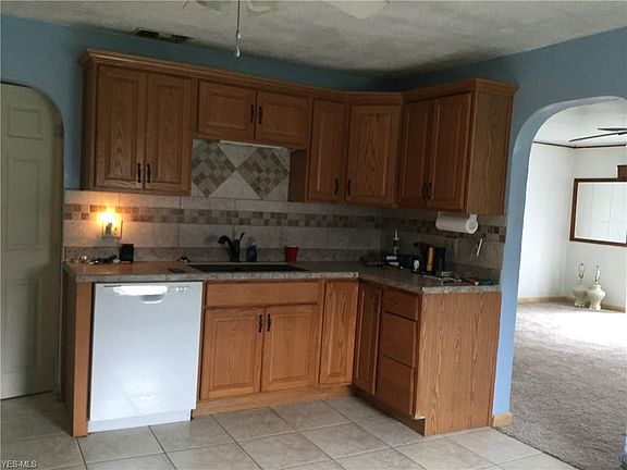 4th image of 3598 Woodbine Ave