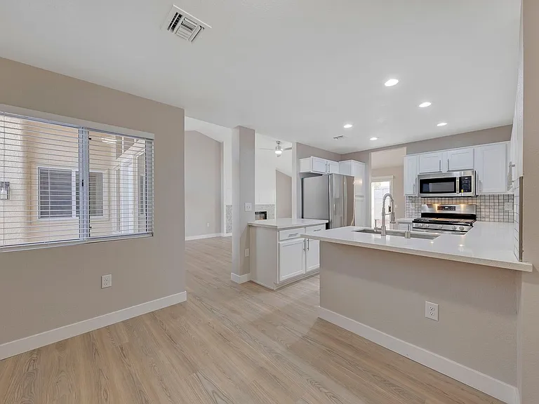 8705 Prairie Hill Dr — Photo 10