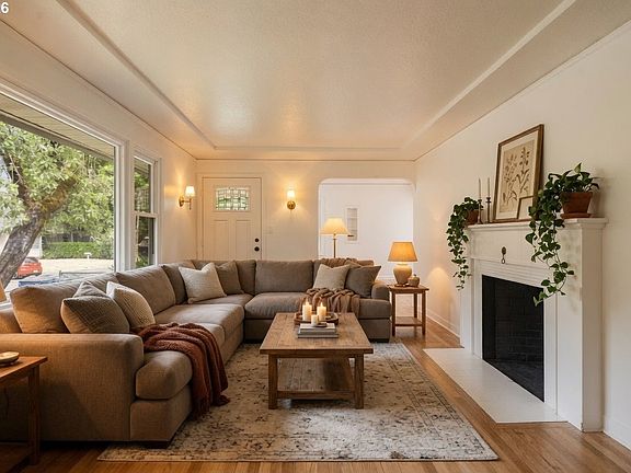 5th image of 4407 NE Valley View Ln