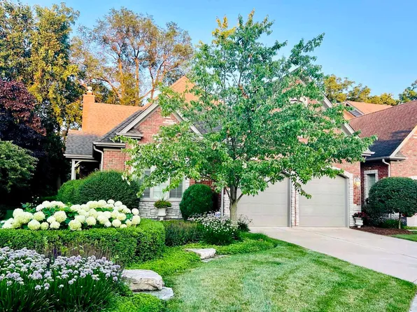 5621 Durand Dr, Downers Grove, IL 60516