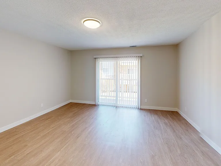 1515 W Kirby Ave — Photo 7