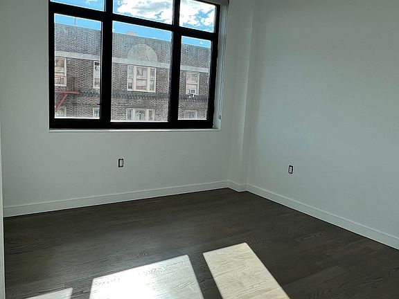3rd image of 125 Parkside Ave #4N