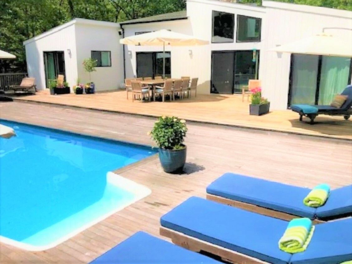  Generous with lounge chairs+multiple umbrellas