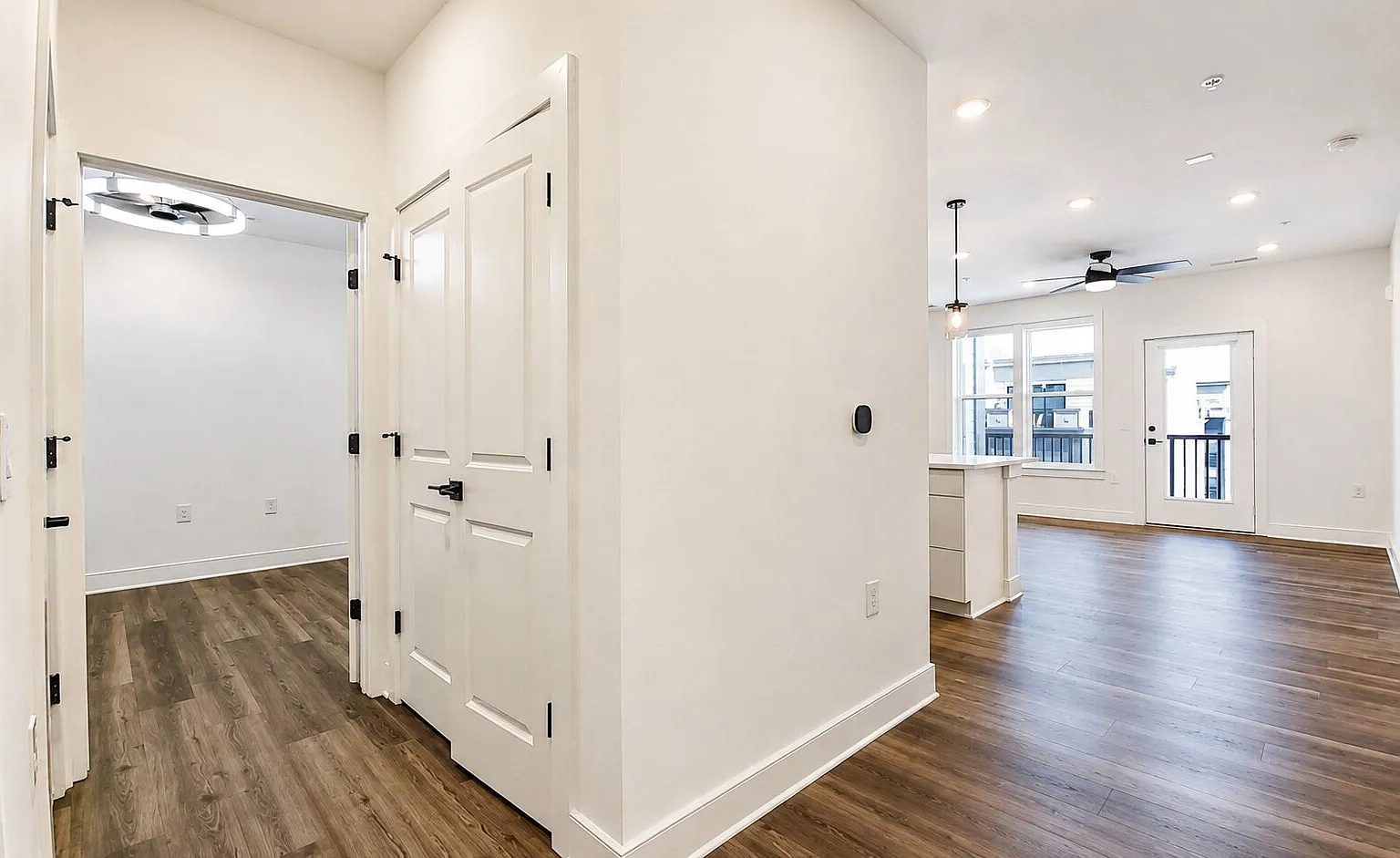Stunning & Brand New 1BR Den Condo — Photo 3