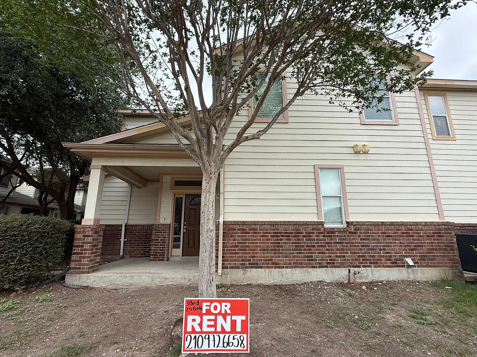 3 bed, 2.5 bath, 1615 sqft, $2,000 — Photo 2
