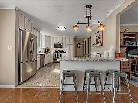 3rd image of 105 Delaware Trl