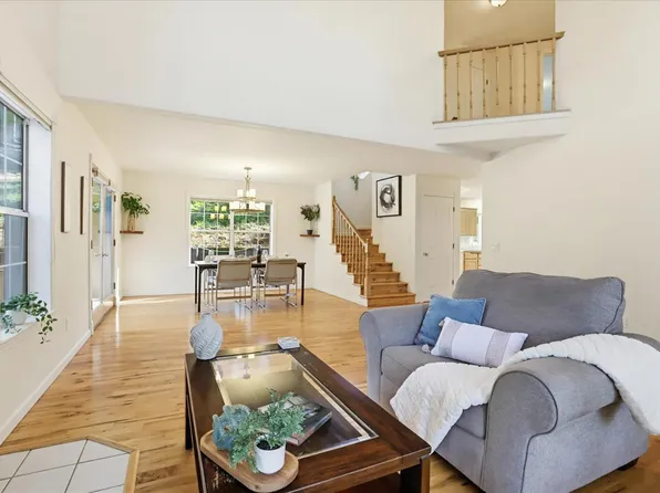 21324 Oak Ridge Dr, Grass Valley, CA 95945