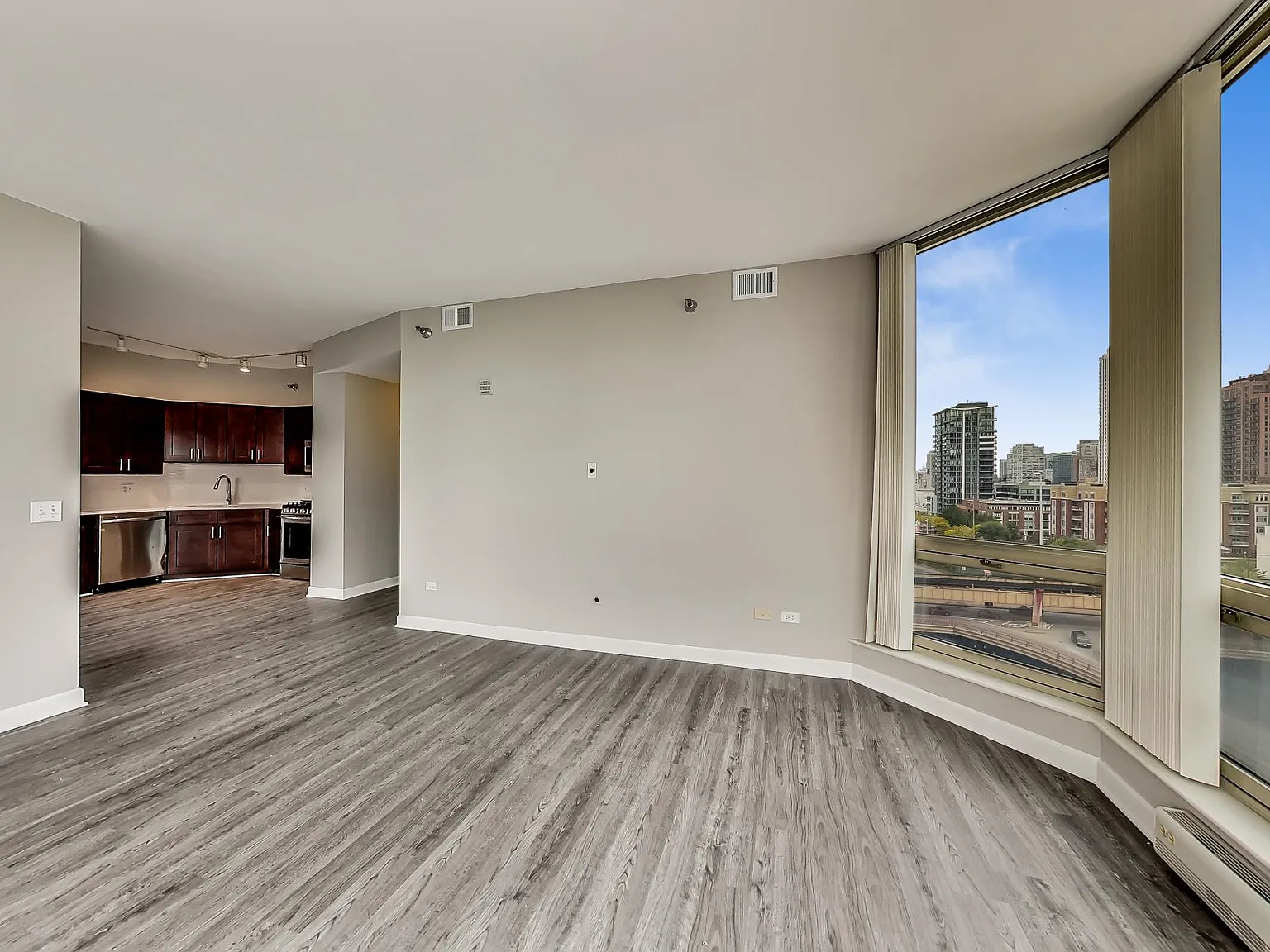 3 bed, 2.5 bath, 1600 sqft, $4,500 — Photo 3