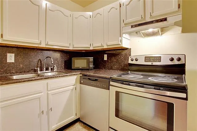 521 Dumaine St #3B — Photo 6