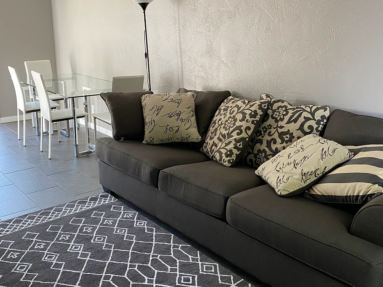 2 bed, 800 sqft, $1,595 — Photo 3