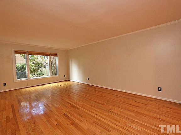 4th image of 1515 E Franklin St APT 32