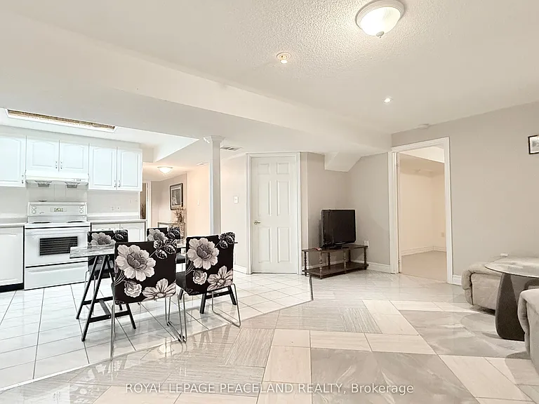110 Annina Cres — Photo 35