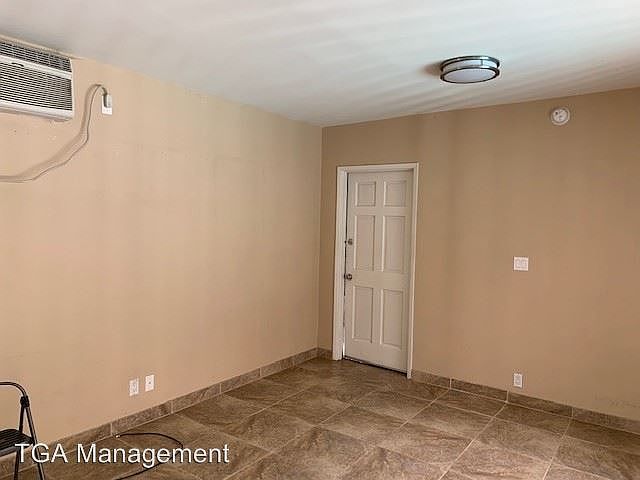 2nd image of 1219 Larrabee St APT 6