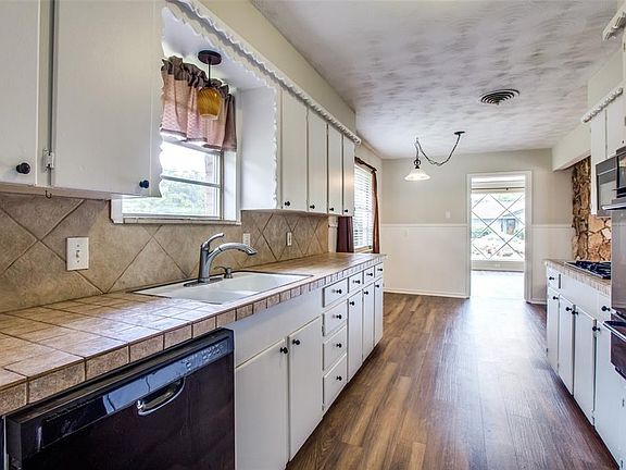 3rd image of 8477 Sweetwood Dr