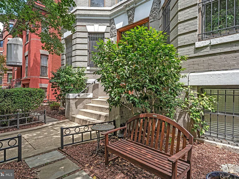1931 17th St NW #103 — Photo 3