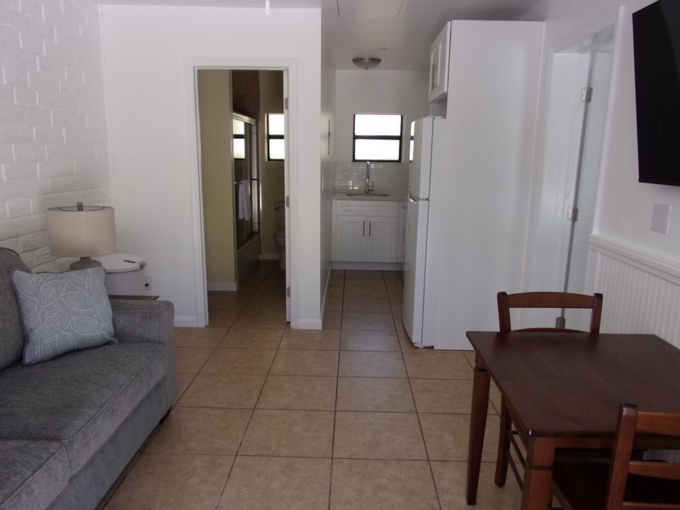 1st image of 101 Caloosa St #2
