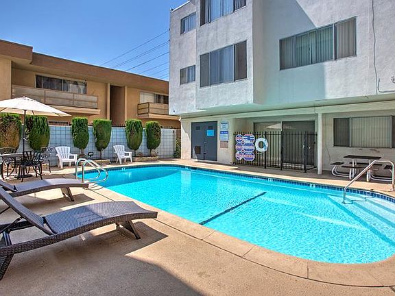 5th image of 916 W Beach Ave APT 306