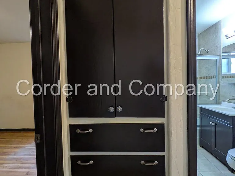 302 Valencia Dr NE — Photo 18