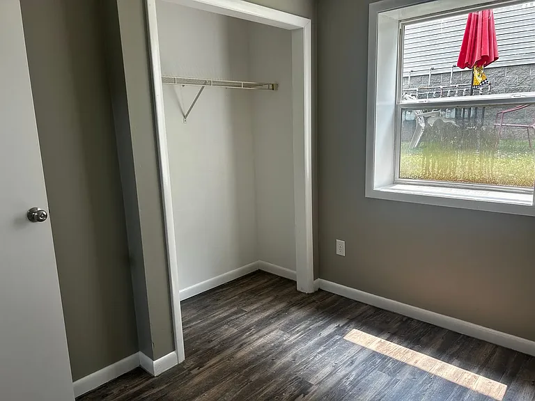 211 Tompkins St — Photo 20