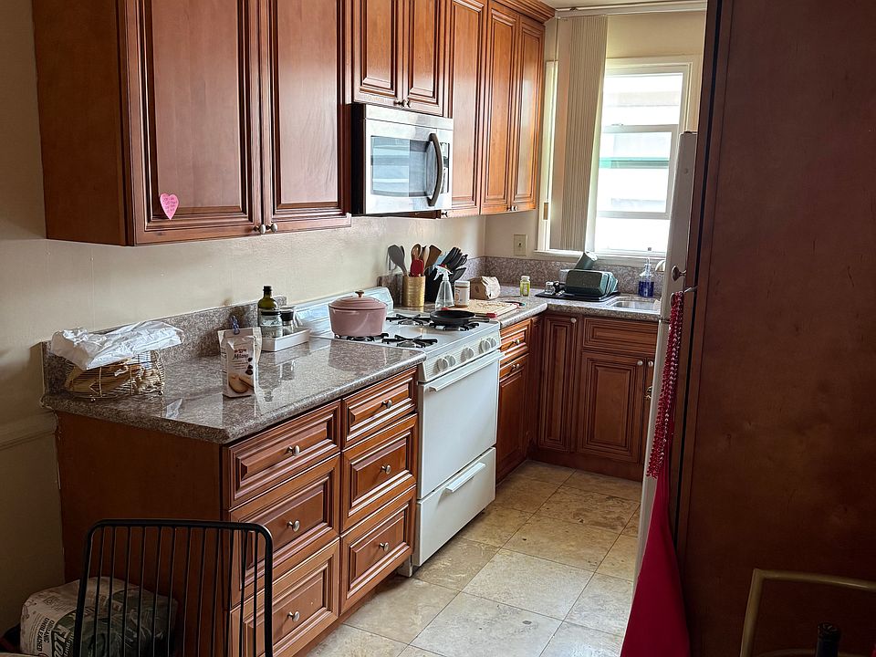 1st image of 1230 S Sherbourne Dr APT 2