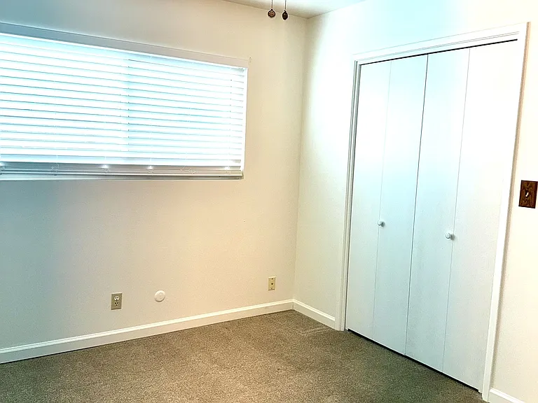 33 Russell Ave — Photo 10