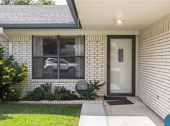 3rd image of 134 Rose Ln