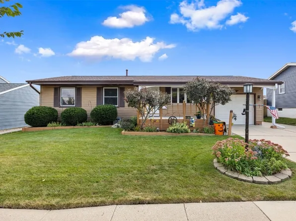 5817 Eastview Ave SW, Cedar Rapids, IA 52404