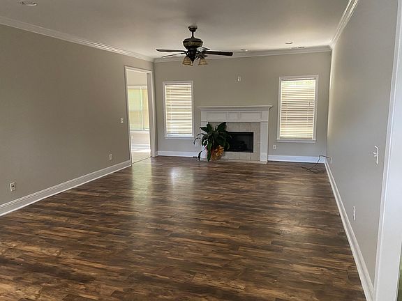 3rd image of 105 Oaklyn Hills Dr