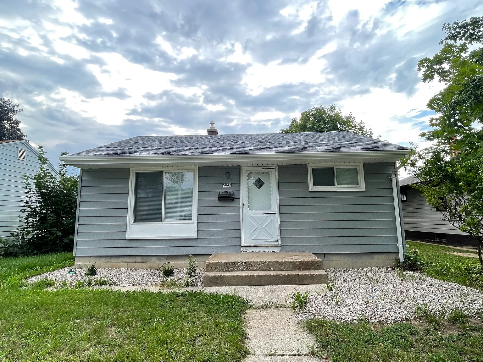 4 bed, 936 sqft, $1,800 — Photo 2