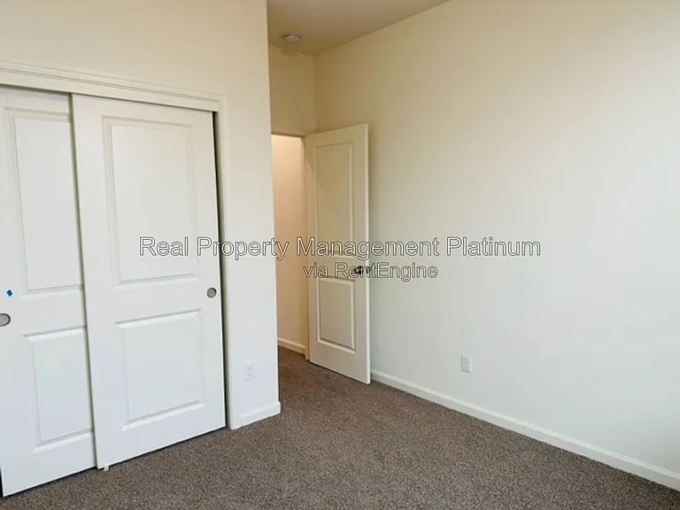 1477 Las Rosas Ave — Photo 17