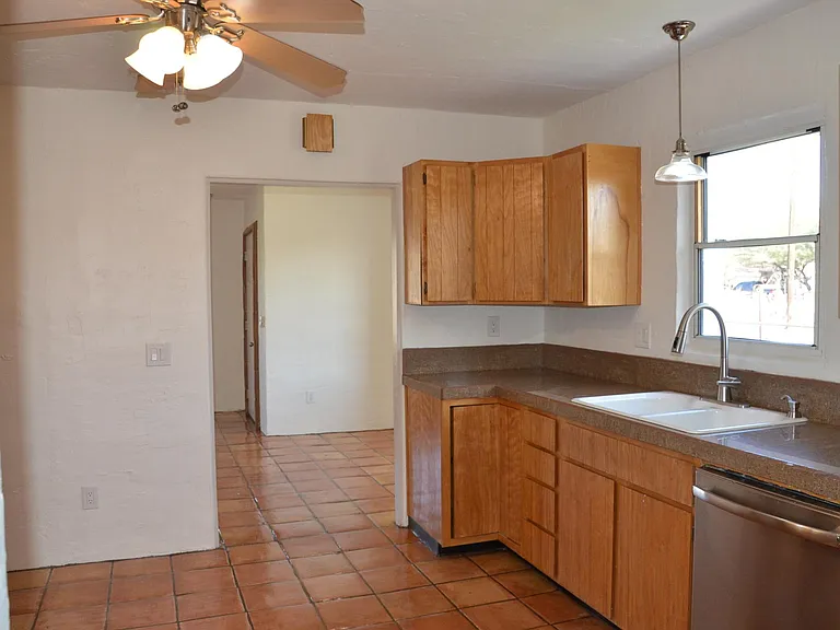 1025 E Indianola Ave — Photo 10
