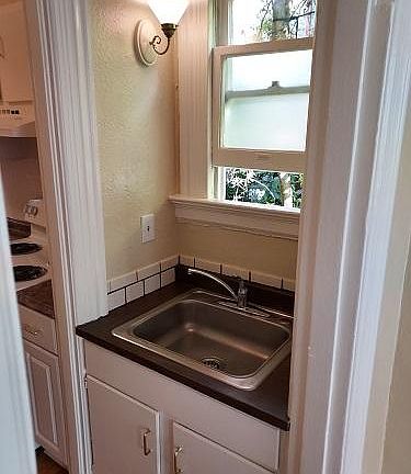 3rd image of 445 Cole St #3