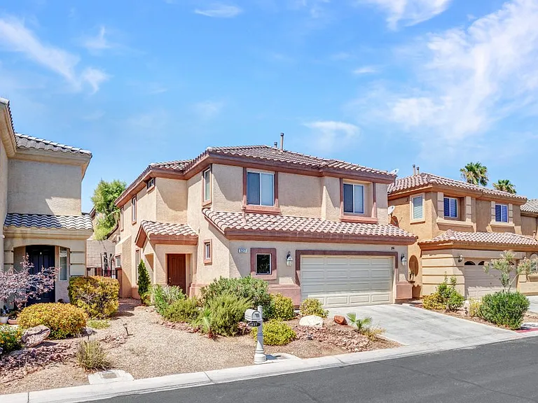 527 Newberry Springs Dr — Photo 2