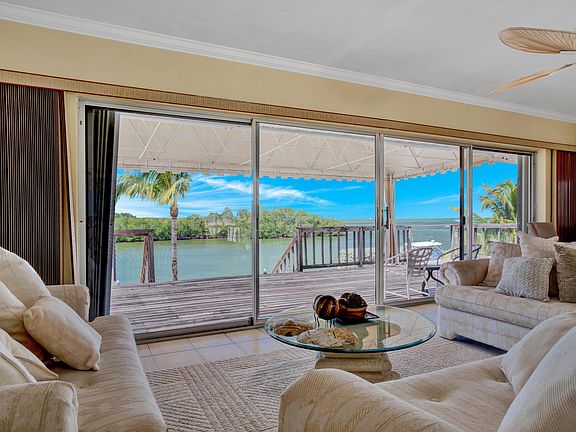 4th image of 388 S Coconut Palm Blvd