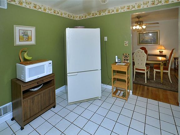 4th image of 1554 Barry Dr