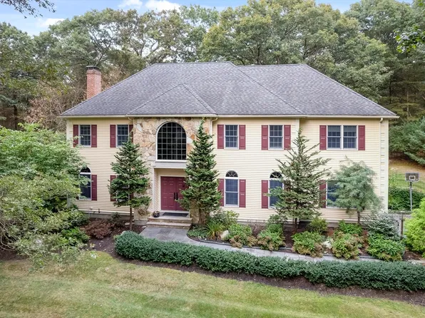 62 Walpole St, Dover, MA 02030