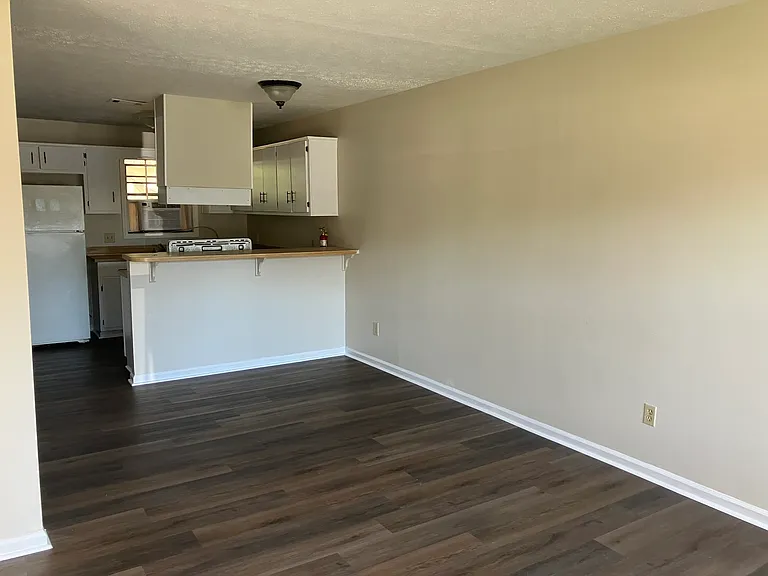 1311 Glenn Cir #A — Photo 4