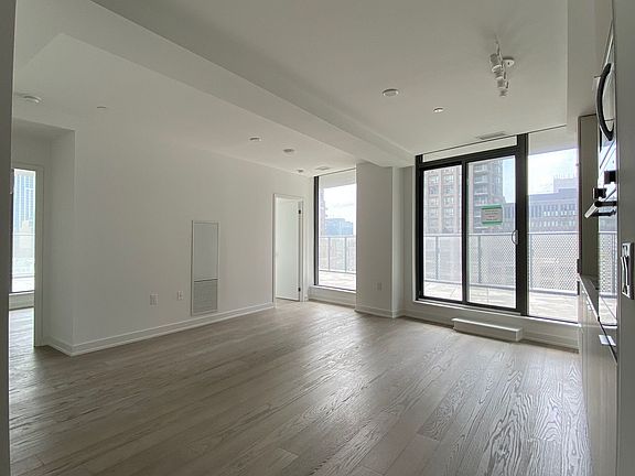 4th image of 11 Wellesley St W #607