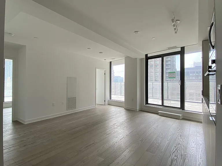 11 Wellesley St W #607 — Photo 4