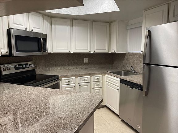 3rd image of 8225 Lake Dr APT 208