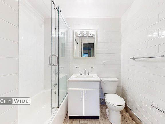 5th image of 240 E 82nd St APT 17F