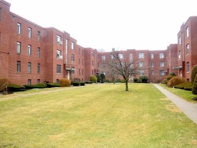 8 Ashland St APT 3R, Worcester, MA, 01609