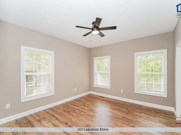 165 Lakeshire Dr — Photo 5