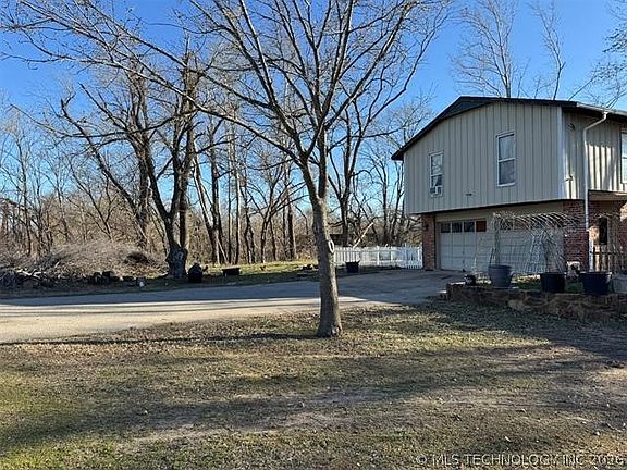 3rd image of 20850 N 3946th Rd