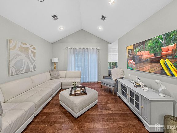 5th image of 2606 Cypress Ln