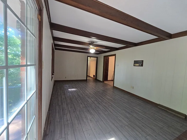 1194 Ingram Dr — Photo 6