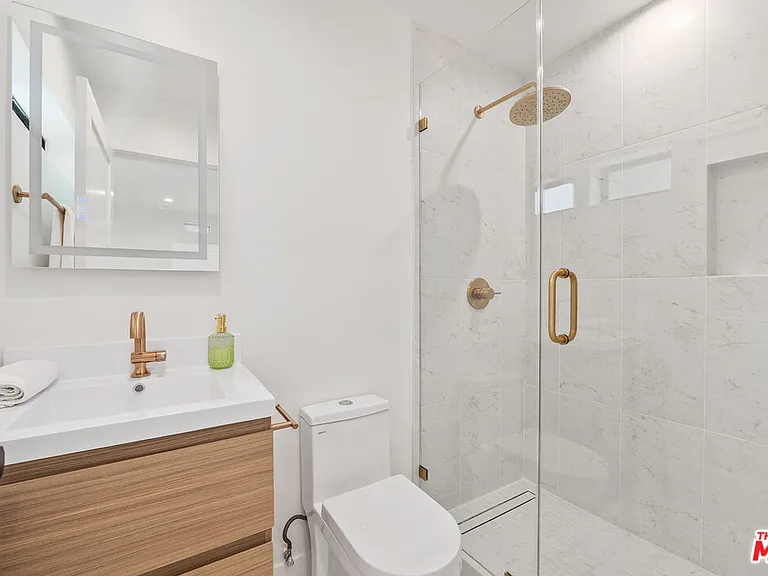 2045 Paramount Dr — Photo 16