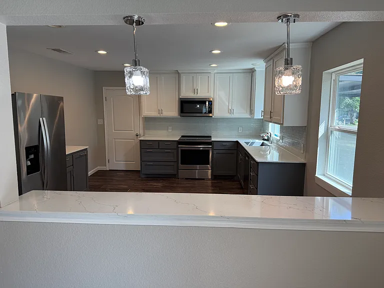 1003 W 3rd St — Photo 16